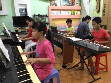 Dạy đàn piano từ cơ bản đến nâng cao dành cho thiếu nhi tại Huyện Hóc Môn, Quận 12 Tp. HCM