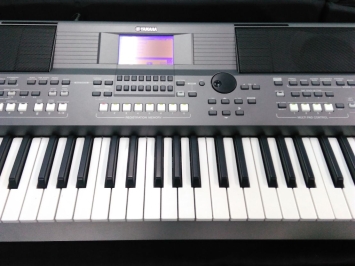 BÁN ĐÀN ORGAN YAMAHA PSR S670 CŨ