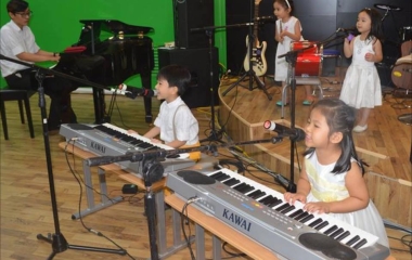 Dạy đàn piano từ cơ bản đến nâng cao dành cho trẻ em. Trung tâm ở gần Lê Văn Khương, Quận 12 Tp. HCM