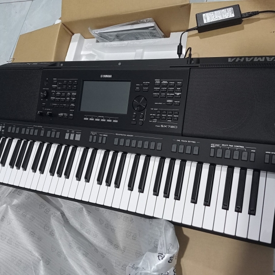 Bán đàn Yamaha psr SX720 LIKE NEW NGUYÊN ZIN 100% còn bảo hành chính hãng 23 tháng