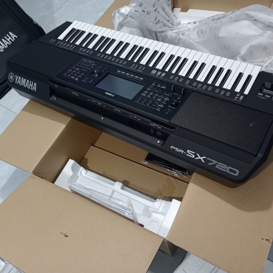 Bán đàn Yamaha psr SX720 LIKE NEW NGUYÊN ZIN 100% còn bảo hành chính hãng 23 tháng