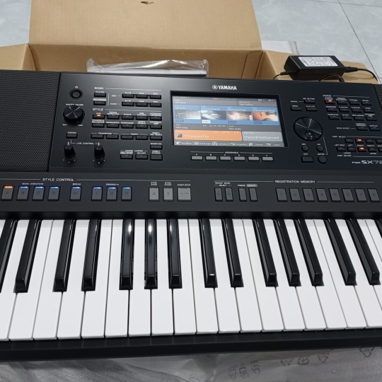 Bán đàn Yamaha psr SX720 LIKE NEW NGUYÊN ZIN 100% còn bảo hành chính hãng 23 tháng