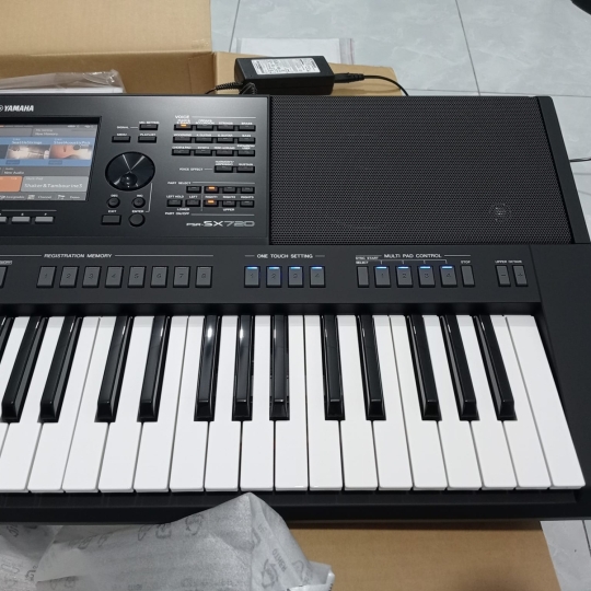 Bán đàn Yamaha psr SX720 LIKE NEW NGUYÊN ZIN 100% còn bảo hành chính hãng 23 tháng
