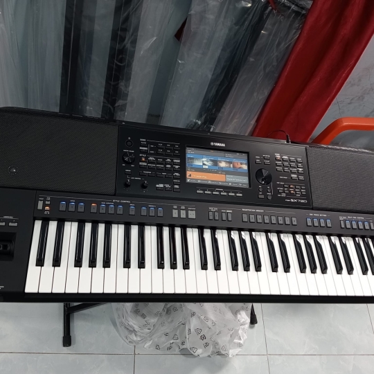 Bán đàn organ Yamaha PSR sx720 like new còn bảo hành chính hãng Yamaha gần 24 tháng