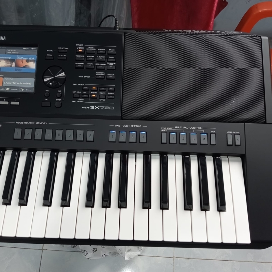 Bán đàn organ Yamaha PSR sx720 like new còn bảo hành chính hãng Yamaha gần 24 tháng