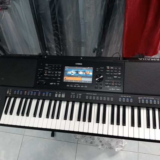 Bán đàn organ Yamaha PSR sx720 like new còn bảo hành chính hãng Yamaha gần 24 tháng